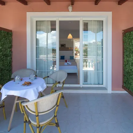 Niko's And Nora's Lejlighed *