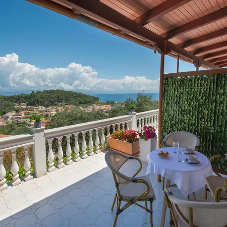 Niko's And Nora's Lejlighed