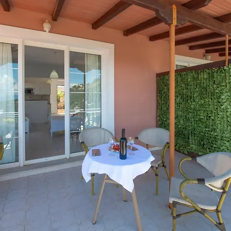 Niko's And Nora's Lejlighed Gaios