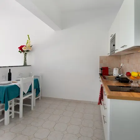 Niko's And Nora's * Gaios