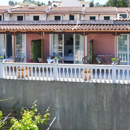 Niko's And Nora's Lejlighed